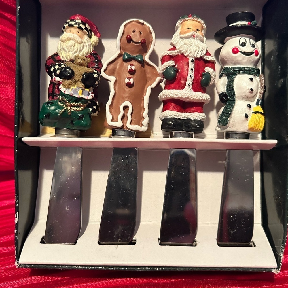 Festive Vintage Christmas Cheese Spreaders Set- 4 1/2” long-nostalgic Christmas